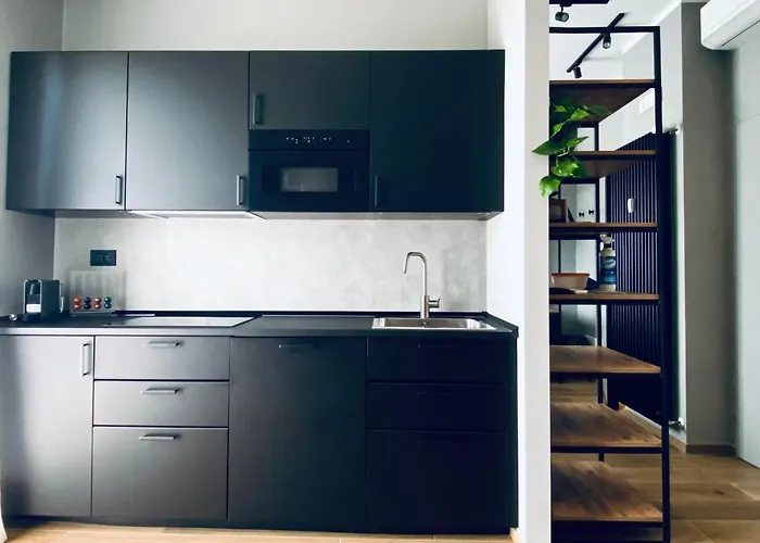 M4 Black Monolocale Moderno E Funzionale